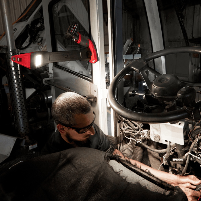 「本体のみ」 Milwaukee Tool|ミルウォーキーツール M12 マグネットアンダーライト M12 UCL - 0 APJ - MisakaZoo