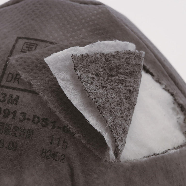 「10%増量タイプ｜活性炭フィルター｜１ケースで10小箱入」 3M Japan｜スリーエム ジャパン 使い捨て式防じんマスク 9913 - DS1Z 日本国家検定合格品DS1 - 粒子捕集効率80％以上 １ケース(110枚入) - MisakaZoo