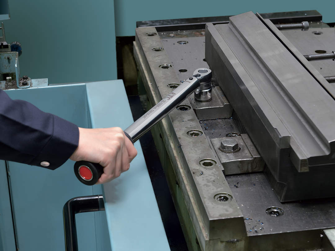 [GW300-04T] KTC(京都機械工具)12.7sq.プレロック型（単能型）トルクレンチ（60〜300N・m 全長517.2mm） 単品1本