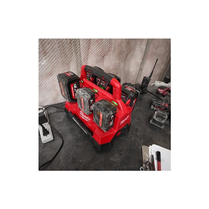 「本体のみ」 Milwaukee Tool |ミルウォーキーツール M18™ PACKOUT™ 6口 充電器 M18 PC6 JP